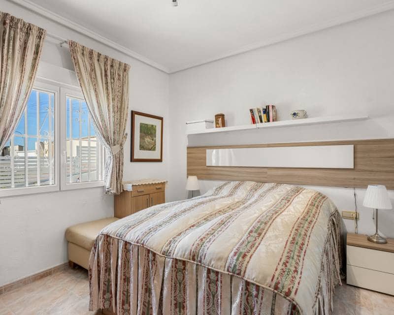 3 soveværelse Villa til salg i Ciudad Quesada med swimmingpool garage - € 495.000 (Ref: 9808599)