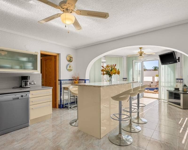 3 soveværelse Villa til salg i Ciudad Quesada med swimmingpool garage - € 495.000 (Ref: 9808599)