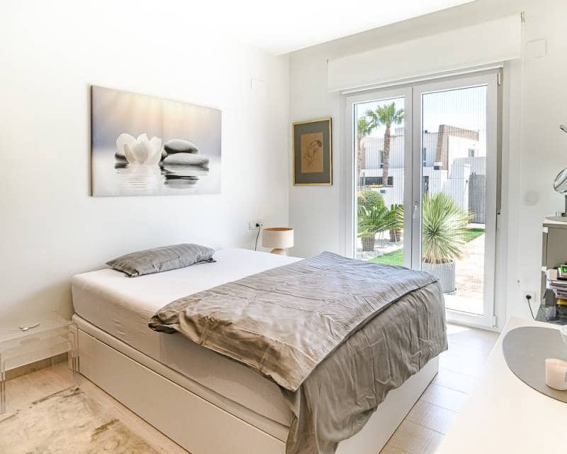 3 bedroom Villa for sale in Algorfa with pool garage - € 585,000 (Ref: 9809846)