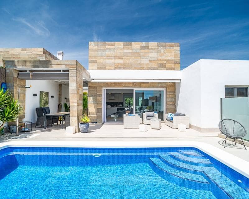 3 bedroom Villa for sale in Algorfa with pool garage - € 585,000 (Ref: 9809846)