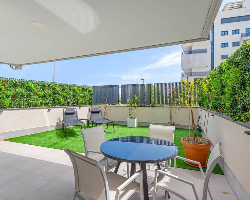 3 soveværelse Lejlighed til salg i Campoamor med swimmingpool - € 349.000 (Ref: 9816642)