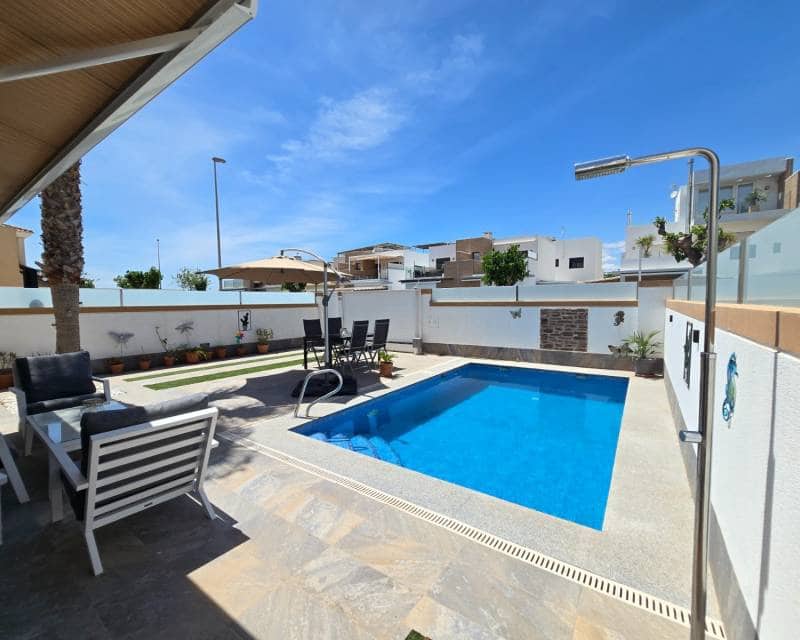 3 soveværelse Villa til salg i Pilar de la Horadada med swimmingpool garage - € 450.000 (Ref: 9821226)