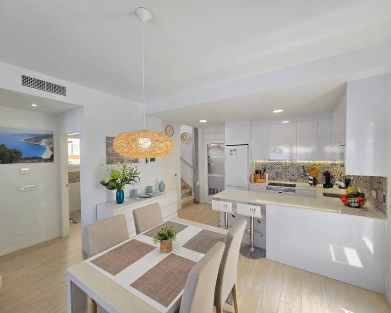3 soveværelse Villa til salg i Pilar de la Horadada med swimmingpool garage - € 450.000 (Ref: 9821226)
