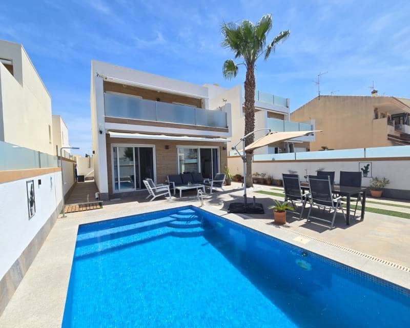 3 soveværelse Villa til salg i Pilar de la Horadada med swimmingpool garage - € 450.000 (Ref: 9821226)