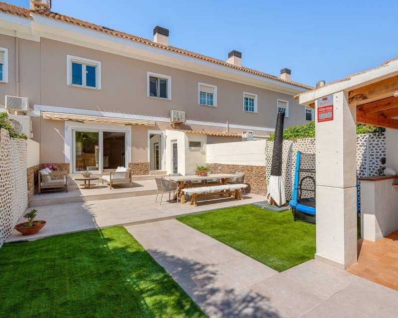 4 bedroom Terraced Villa for sale in Playa de San Juan with pool garage - € 669,000 (Ref: 9823786)