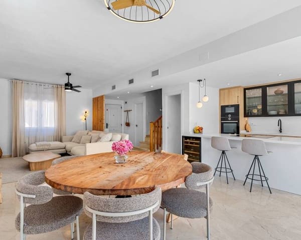 4 soveværelse Rækkehus til salg i Playa de San Juan, Alicante by med swimmingpool garage - € 669.000 (Ref: 9823786)