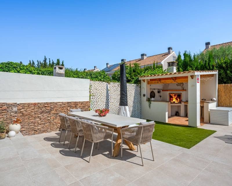 4 bedroom Terraced Villa for sale in Playa de San Juan with pool garage - € 669,000 (Ref: 9823786)