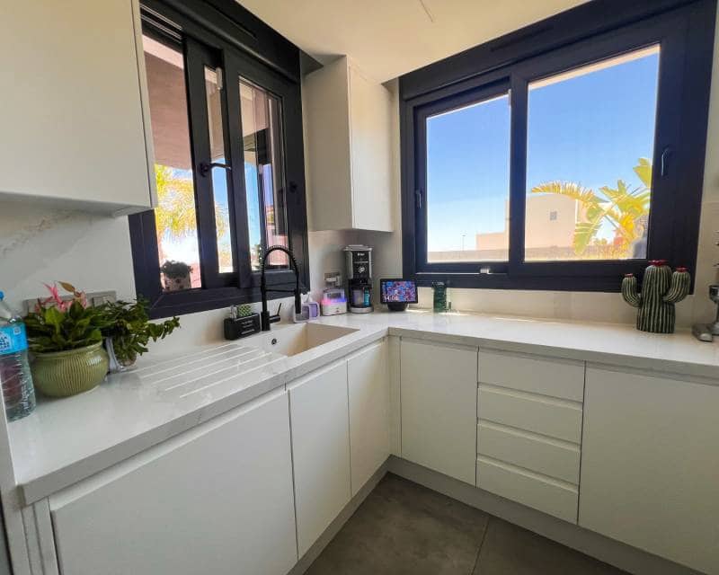 3 makuuhuone Huvila myytävänä paikassa Los Balcones mukana uima-altaan 
autotalli - 620 000 € (Ref: 9832772)