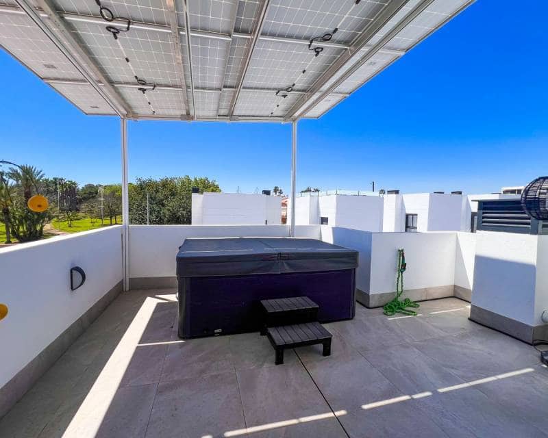 3 makuuhuone Huvila myytävänä paikassa Los Balcones mukana uima-altaan 
autotalli - 620 000 € (Ref: 9832772)