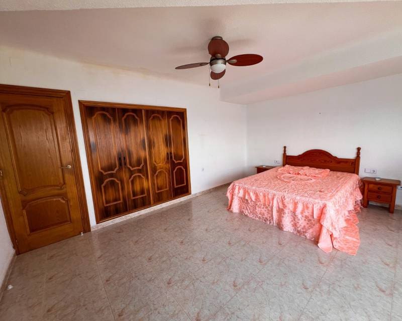 4 Zimmer Apartment zu verkaufen in Torrevieja mit Pool - 350.000 € (Ref: 9841327)