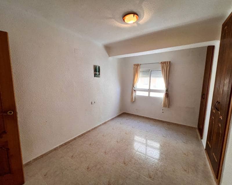 4 Zimmer Apartment zu verkaufen in Torrevieja mit Pool - 350.000 € (Ref: 9841327)
