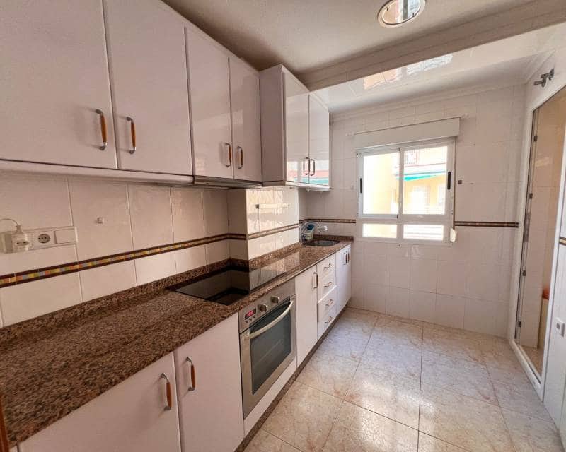4 Zimmer Apartment zu verkaufen in Torrevieja mit Pool - 350.000 € (Ref: 9841327)
