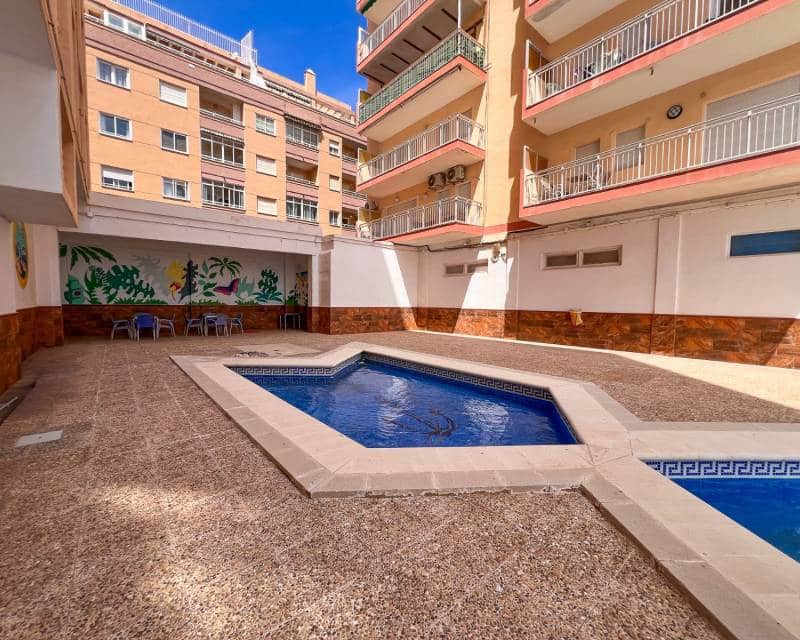 4 Zimmer Apartment zu verkaufen in Torrevieja mit Pool - 350.000 € (Ref: 9841327)