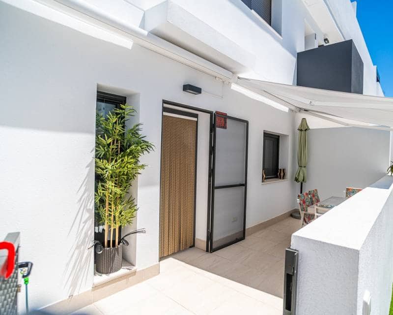3 soverom Rekkehus til salgs i Los Balcones med svømmebasseng garasje - € 349 000 (Ref: 9841603)