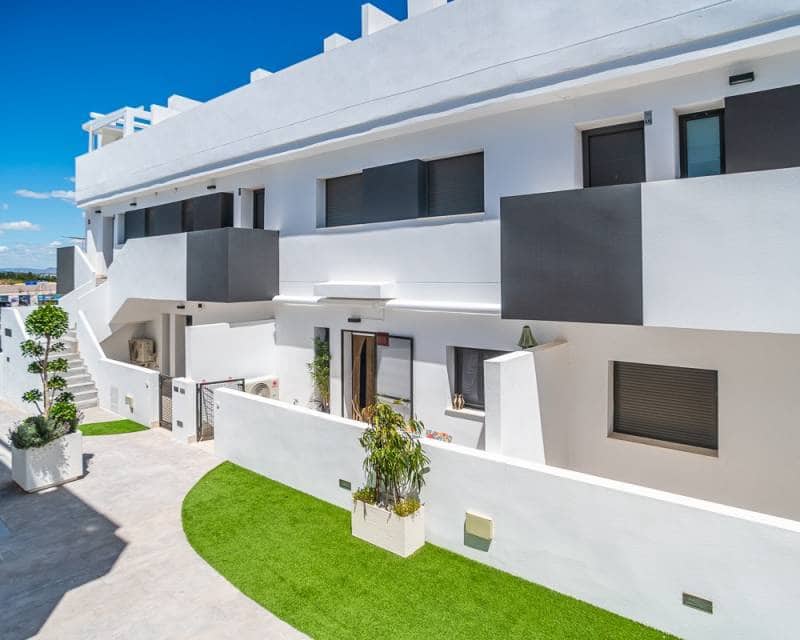 3 soverom Rekkehus til salgs i Los Balcones med svømmebasseng garasje - € 349 000 (Ref: 9841603)