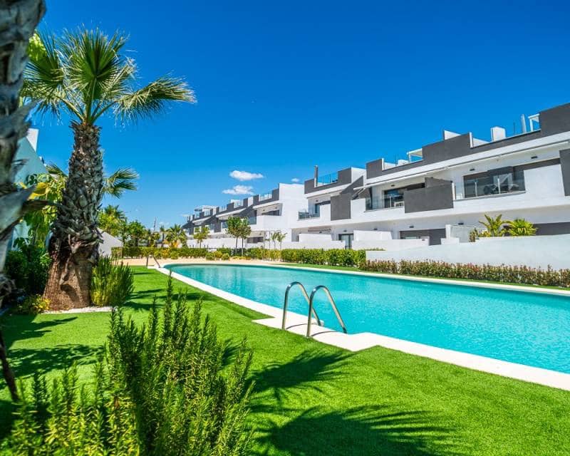 3 soverom Rekkehus til salgs i Los Balcones med svømmebasseng garasje - € 349 000 (Ref: 9841603)
