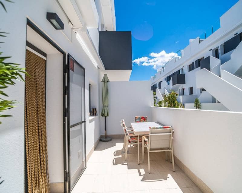 3 soverom Rekkehus til salgs i Los Balcones med svømmebasseng garasje - € 349 000 (Ref: 9841603)