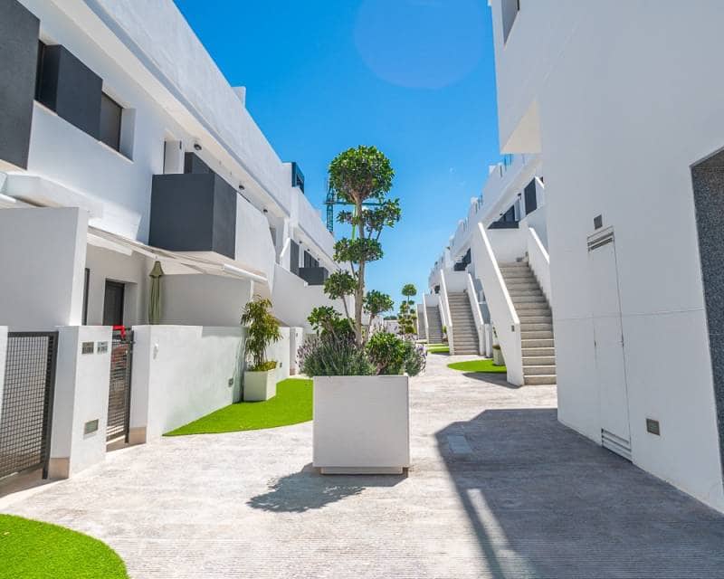 3 soverom Rekkehus til salgs i Los Balcones med svømmebasseng garasje - € 349 000 (Ref: 9841603)