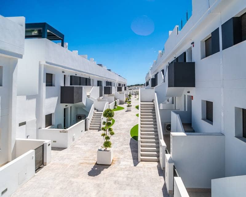 3 soverom Rekkehus til salgs i Los Balcones med svømmebasseng garasje - € 349 000 (Ref: 9841603)
