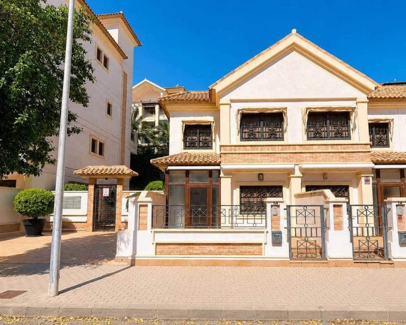 3 chambre Villa/Maison Mitoyenne à vendre à Guardamar del Segura avec piscine - 347 000 € (Ref: 9844578)