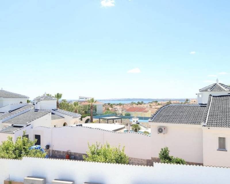 3 soveværelse Villa til salg i La Marquesa med swimmingpool garage - € 699.000 (Ref: 9860877)