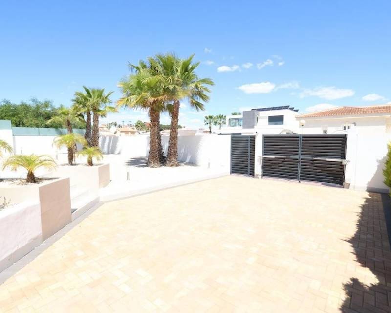 3 soveværelse Villa til salg i La Marquesa med swimmingpool garage - € 699.000 (Ref: 9860877)