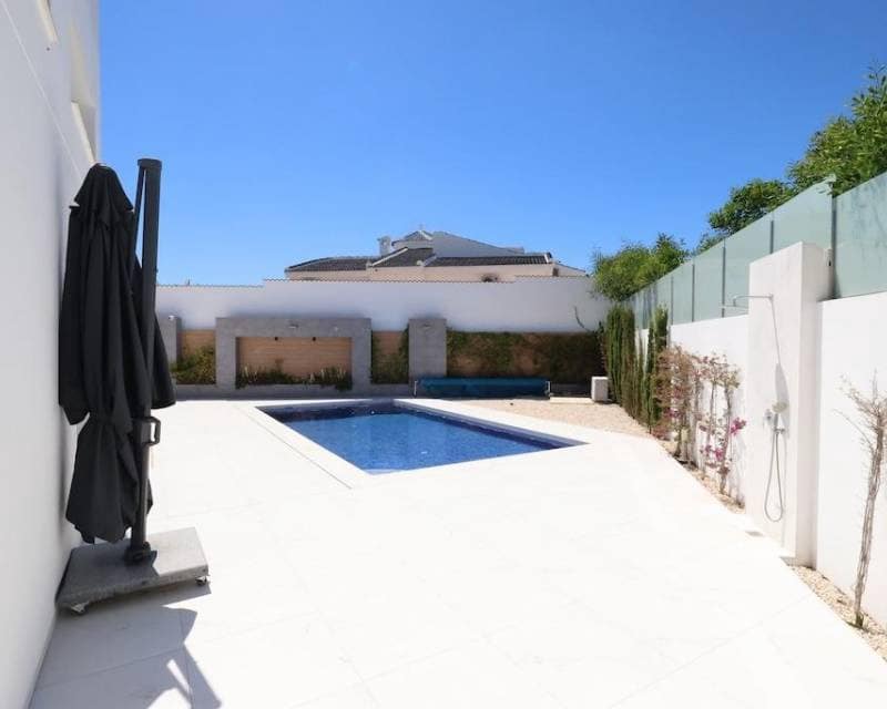 3 soveværelse Villa til salg i La Marquesa med swimmingpool garage - € 699.000 (Ref: 9860877)