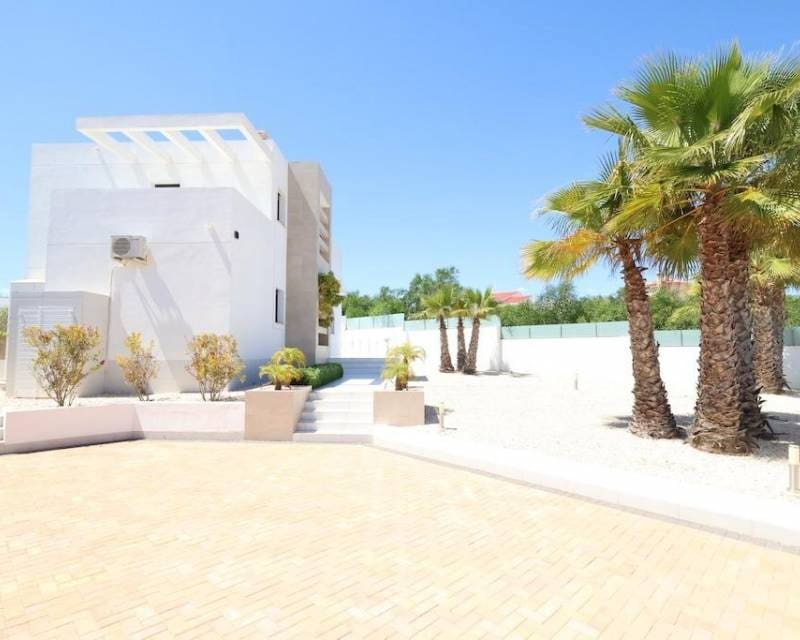 3 soveværelse Villa til salg i La Marquesa med swimmingpool garage - € 699.000 (Ref: 9860877)