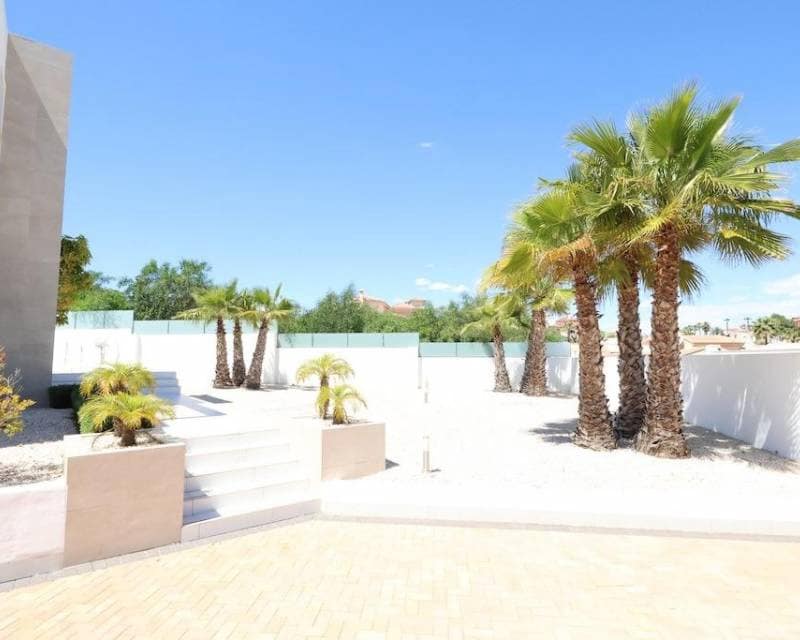 3 soveværelse Villa til salg i La Marquesa med swimmingpool garage - € 699.000 (Ref: 9860877)