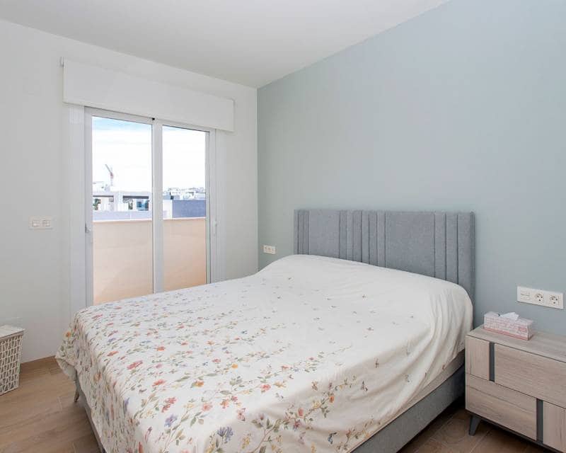 2 slaapkamer Penthouse te koop in El Raso met zwembad - € 325.000 (Ref: 9865569)