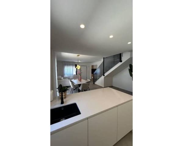 3 chambre Villa/Maison Semi-Mitoyenne à vendre à Pilar de la Horadada ciudad, Pilar de la Horadada avec garage - 299 900 € (Ref: 9867710)