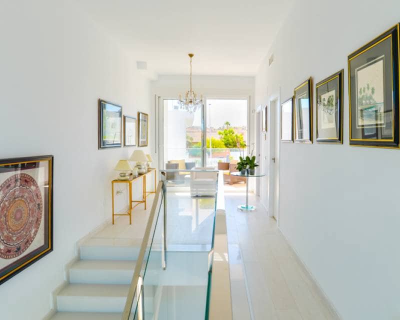 4 soveværelse Villa til salg i Gran Alacant - € 805.000 (Ref: 9882474)
