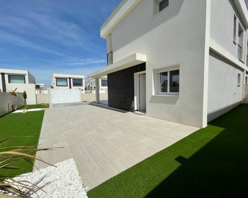 3 bedroom Semi-detached Villa for sale in Gran Alacant - € 448,000 (Ref: 9882475)
