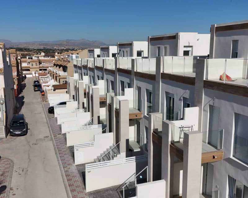 2 Zimmer Doppelhaus zu verkaufen in Gran Alacant mit Pool - 306.000 € (Ref: 9882637)