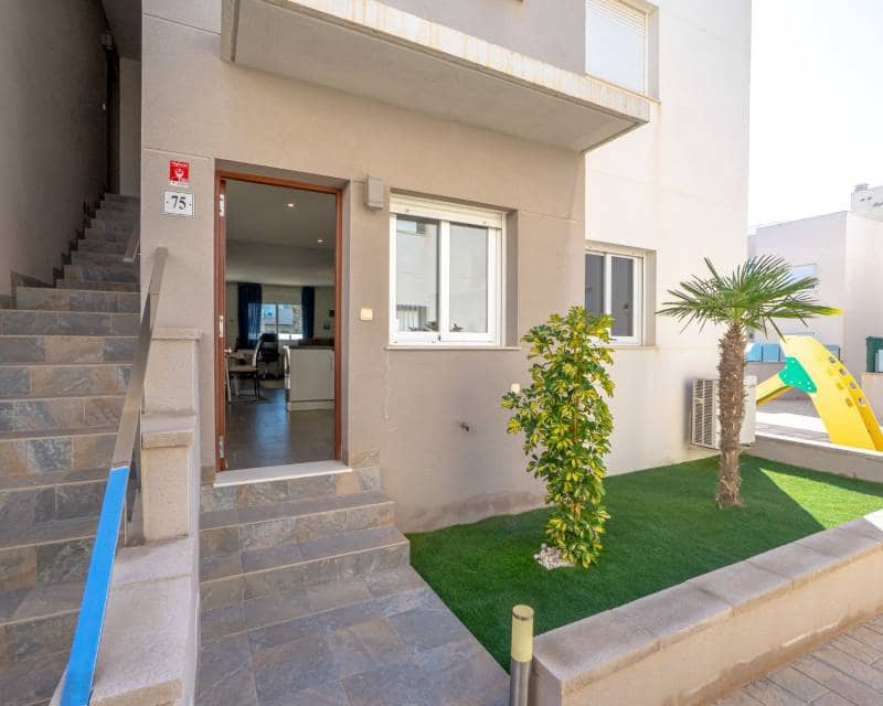 2 soveværelse Byhus til salg i Torrevieja med swimmingpool garage - € 265.000 (Ref: 9890994)
