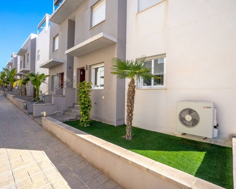 2 soveværelse Byhus til salg i Torrevieja med swimmingpool garage - € 265.000 (Ref: 9890994)