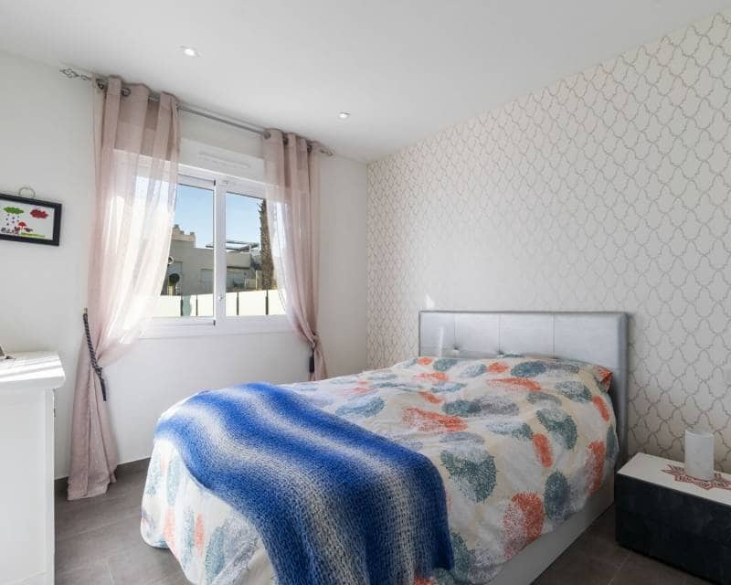 2 soveværelse Byhus til salg i Torrevieja med swimmingpool garage - € 265.000 (Ref: 9890994)