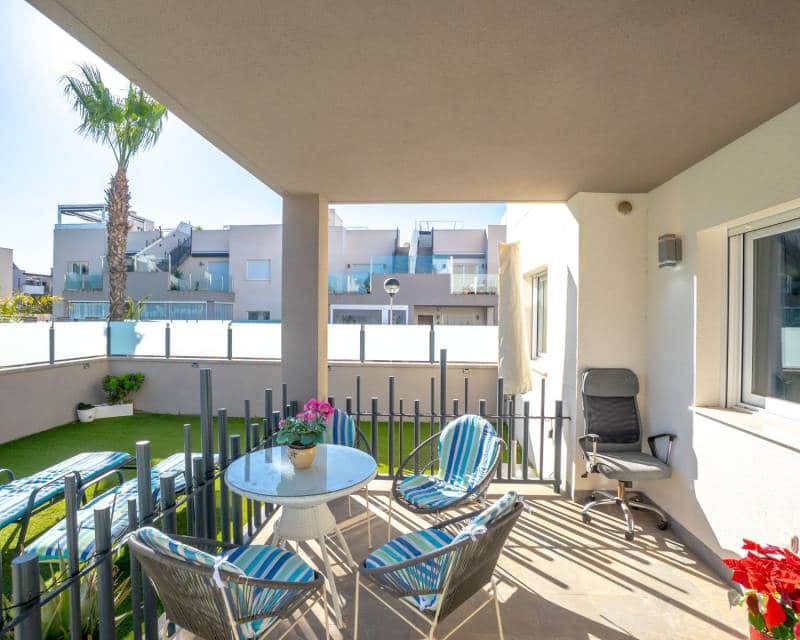 2 soveværelse Byhus til salg i Torrevieja med swimmingpool garage - € 265.000 (Ref: 9890994)