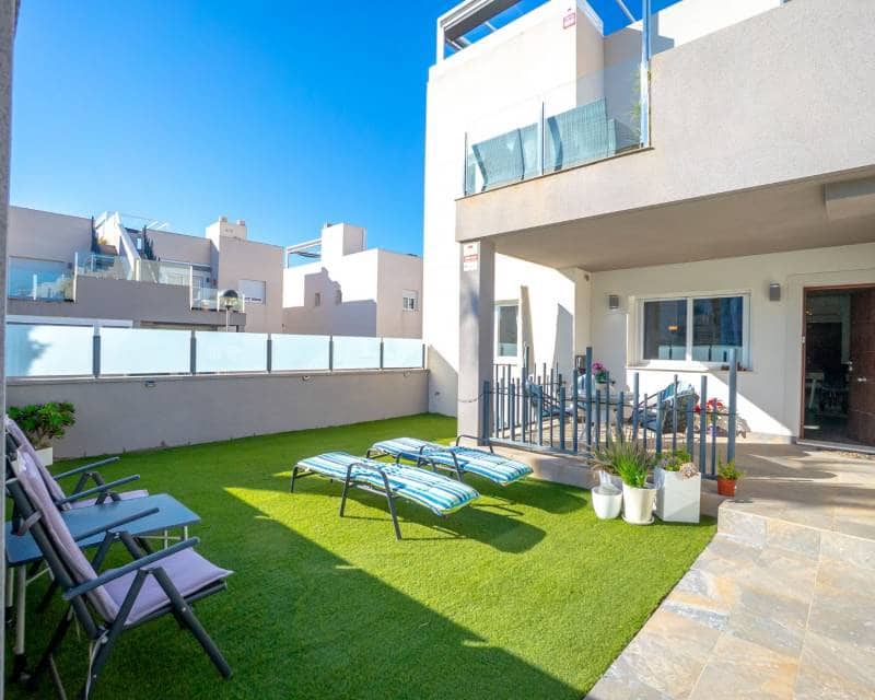 2 soveværelse Byhus til salg i Torrevieja med swimmingpool garage - € 265.000 (Ref: 9890994)