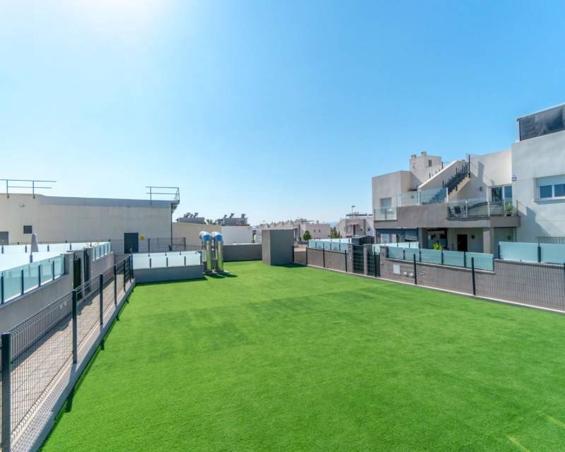 2 soveværelse Byhus til salg i Torrevieja med swimmingpool garage - € 265.000 (Ref: 9890994)