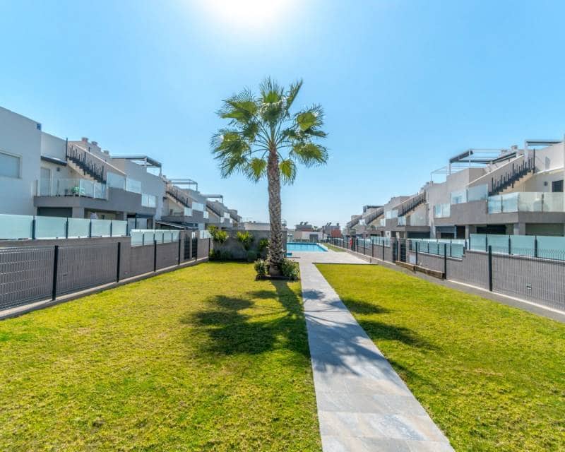 2 soveværelse Byhus til salg i Torrevieja med swimmingpool garage - € 265.000 (Ref: 9890994)