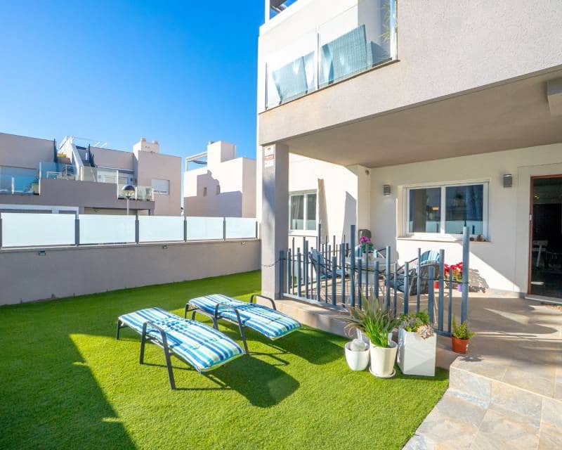 2 soveværelse Byhus til salg i Torrevieja med swimmingpool garage - € 265.000 (Ref: 9890994)