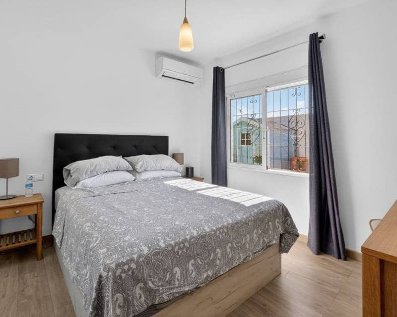 3 soveværelse Villa til salg i Torrevieja med garage - € 399.000 (Ref: 9891352)