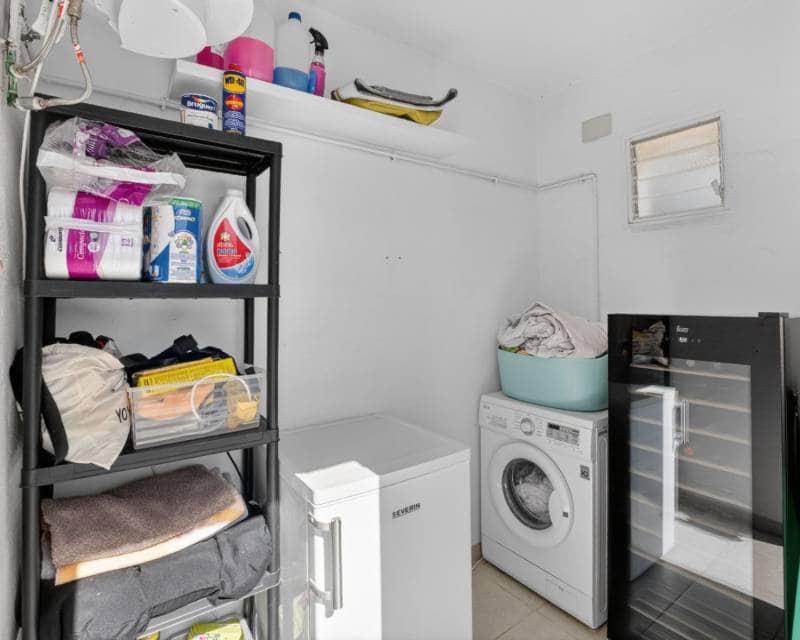 3 soveværelse Villa til salg i Torrevieja med garage - € 399.000 (Ref: 9891352)