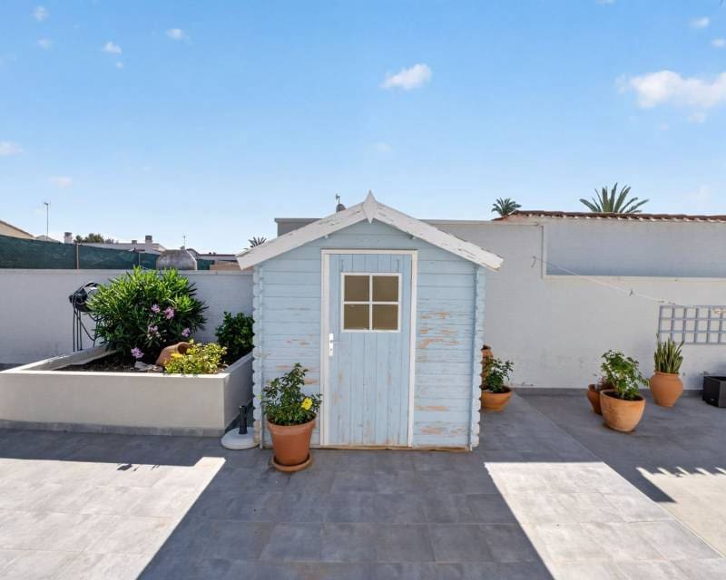 3 soveværelse Villa til salg i Torrevieja med garage - € 399.000 (Ref: 9891352)