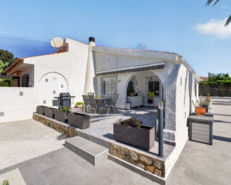 3 soveværelse Villa til salg i Torrevieja med garage - € 399.000 (Ref: 9891352)