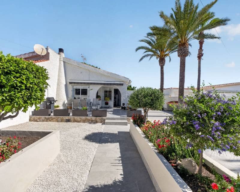 3 soveværelse Villa til salg i Torrevieja med garage - € 399.000 (Ref: 9891352)