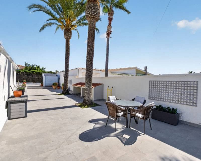 3 soveværelse Villa til salg i Torrevieja med garage - € 399.000 (Ref: 9891352)