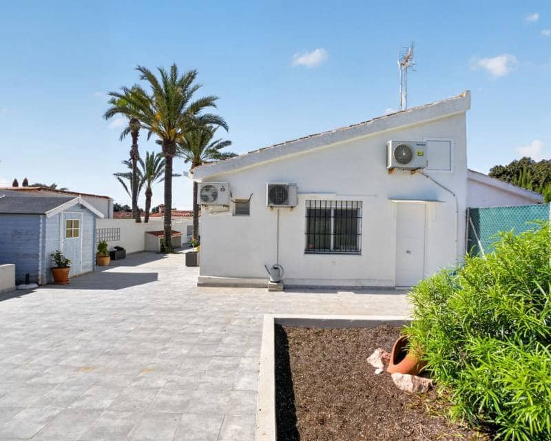 3 soveværelse Villa til salg i Torrevieja med garage - € 399.000 (Ref: 9891352)