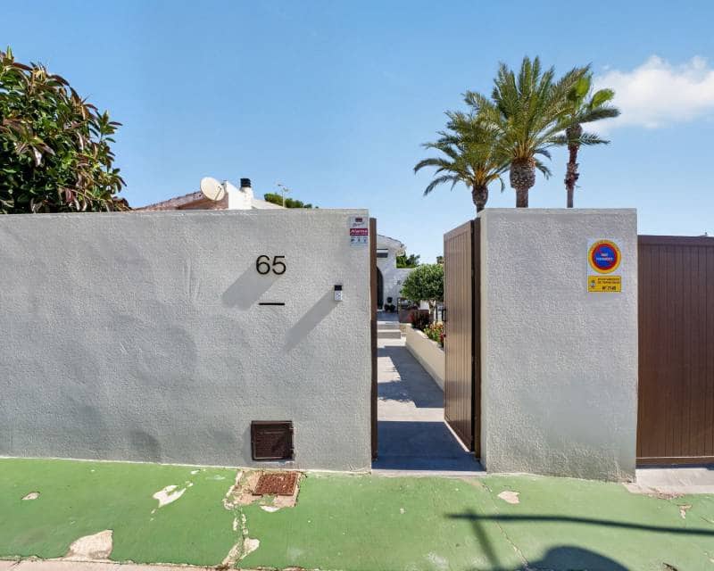 3 soveværelse Villa til salg i Torrevieja med garage - € 399.000 (Ref: 9891352)